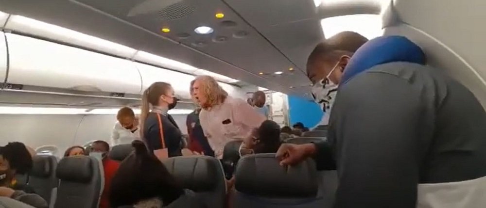 N Word Screaming Jetblue Passenger Treated At Bellevue Says J Can Woman Broke His Heart The Den